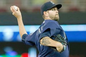 Paxton, Cruz star as Mariners throttle Minnesota 10-1