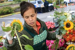 Photo: Arranging for farmers market customers in Mukilteo