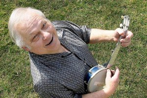 Man who got generations humming Oscar Mayer wiener song dies