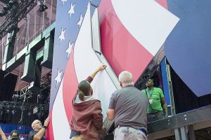 Clinton, Trump look to overcome weaknesses on debate stage