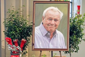Golf’s dignitaries pay respects to Palmer at memorial service