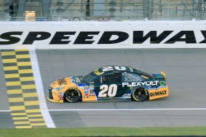 Kenseth leads parade of JGR teammates at Kansas Speedway