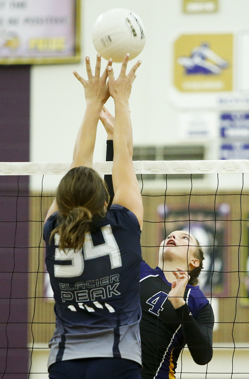 Lake Stevens&rsquo; Grace Schroedl (4) and Glacier Peak&rsquo;s Sydney Petersen (34) go up for a tip during a game at Lake Stevens High School on Tuesday, Oct. 18. (Ian Terry / The Herald)
