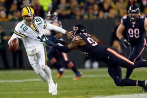 Rodgers throws 3 TD passes, Packers beat Bears 26-10