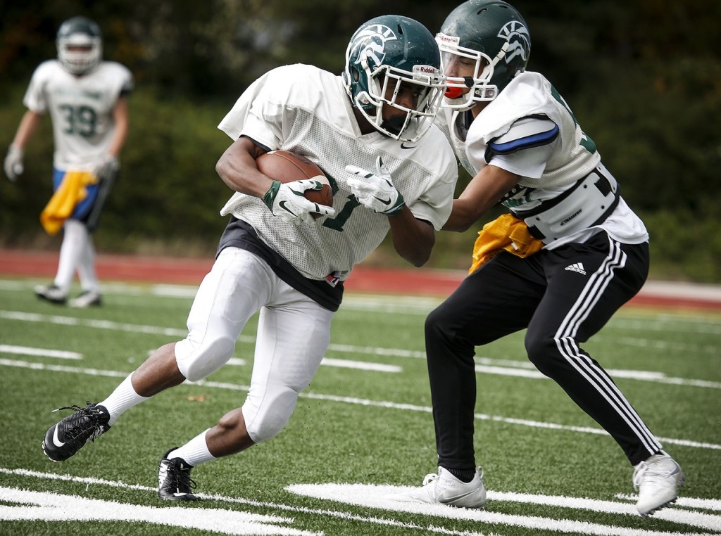 Edmonds-Woodway&rsquo;s Jalen Nash (left) turns after catching a pass during a team practice on Tuesday. (Ian Terry / The Herald)