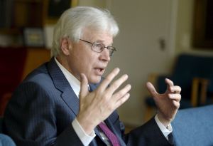 For showing how contracts work best, 2 economists win Nobel