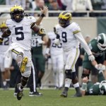 UW sticks at No. 4, WSU cracks top 25 in AP college football poll