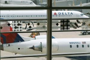 Delta posts profit despite lower airfares, rising expenses