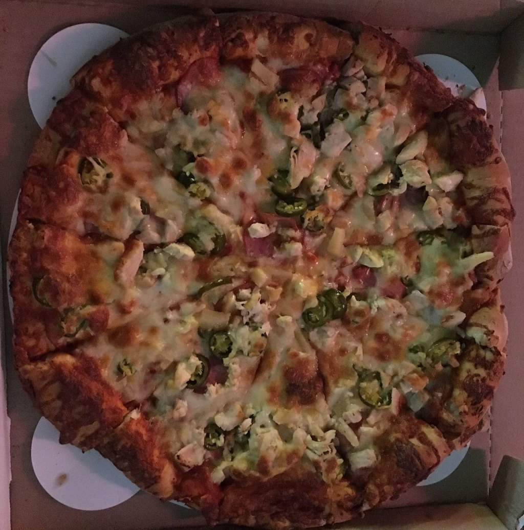 The White Buffalo Saloon&rsquo;s spicy Hawaiian features the classics: Canadian bacon and pineapple, but punches it up with jalapenos and diced chicken. (Ben Watanabe / The Herald)