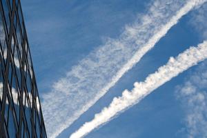 UN pact set to control climate-changing aircraft emissions