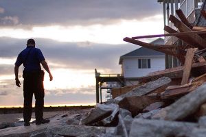 Hurricane Matthew kills 10 in U.S., then begins to weaken