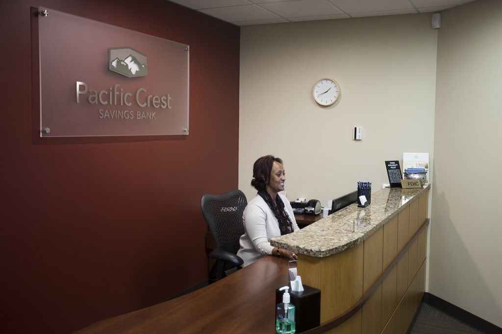 With no cash on hand, Pacific Crest Savings Bank&rsquo;s lobby in Lynnwood looks like a typical office. (Ian Terry / The Herald)                                With no cash on hand, Pacific Crest Savings Bank&rsquo;s lobby in Lynnwood looks like a typical office. (Ian Terry / The Herald)