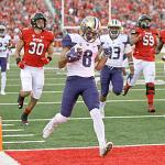 Washington&rsquo;s Dante Pettis, shown here against Oregon State on Oct. 22 in Seattle, said he and his Huskies teammates are not concerned about the team&rsquo;s status in the first College Football Playoff rankings. (AP Photo/Elaine Thompson)