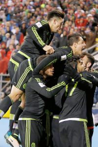 Mexico beats United States 2-1 in World Cup qualifier