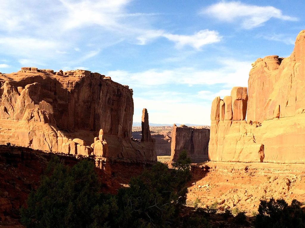 Park Avenue&rsquo;s high walls of sandstone recall the skyscraper canyons of its namesake. (Jon Bauer/The Herald)
