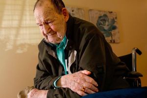 Paul Bartlett, a veteran of the Iwo Jima battle during World War II, has written a poem as a tribute to all who sacrificed. (Dan Bates / The Herald)