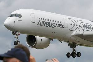 United to review orders for 737s and Airbus A350 airliners