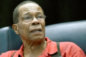 MLB notebook: Carew to receive new heart, kidney