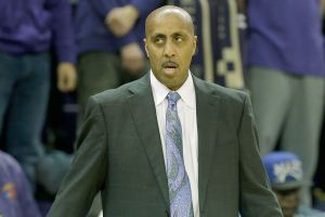 UW athletic director not ready to put Romar on hot seat