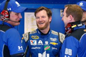 Earnhardt cleared to race after recovering from concussion