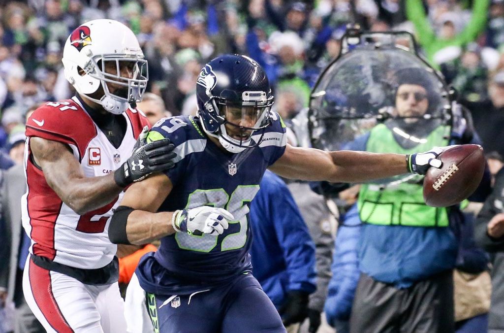 Seahawks wide receiver Doug Baldwin extends for extra yardage Cardinals corner back Patrick Peterson trailing Saturday afternoon at CenturyLink Field in Seattle on December 24, 2016. The Cardinals won 34-31. (Kevin Clark / The Herald)