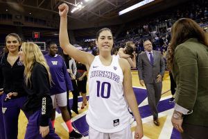 Washington’s Plum sets Pac-12 career scoring record