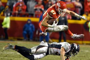 Chiefs roll 33-10, eliminate Broncos from playoff contention