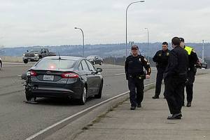 Stolen car suspect hits Everett police car, flees down I-5
