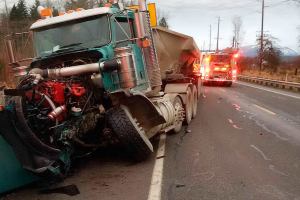 1 killed in semi-sedan collision near Lake Stevens