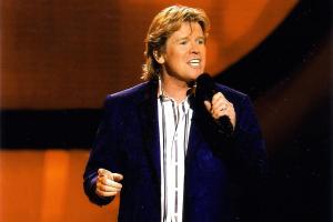 Peter Noone fronts Herman’s Hermits at Historic Everett