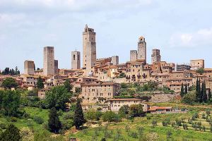 Gorgeous town of San Gimignano towers over Tuscany