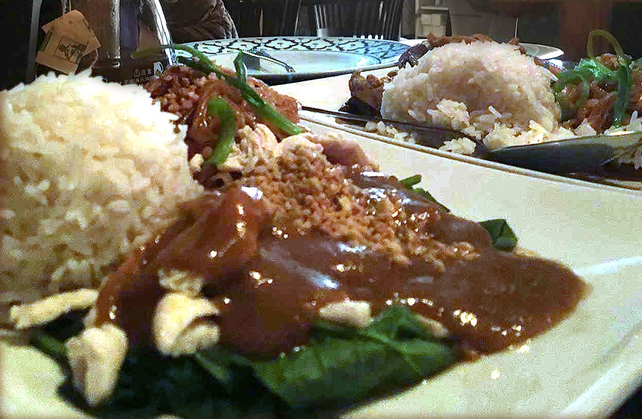 The peanut sauce was popular. (Sue Misao / The Herald)