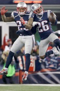 Lewis, Patriots beat Texans 34-16, head to AFC title game