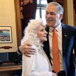 Washington Gov. Jay Inslee, center, embraces singer Judy Collins as they meet before his inaugural address to a joint session of the Legislature, Wednesday, Jan. 11, 2017, in Olympia, Wash. Looking on are Collins&rsquo; husband, Louis Nelson, left, Rev. Leslie Braxton and Braxton&rsquo;s daughter, Karissa Braxton. Collins sang the national anthem and Braxton provided the invocation. (AP Photo/Elaine Thompson)