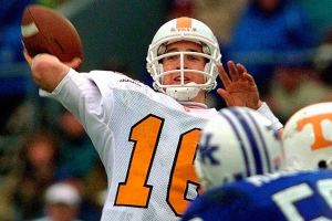 Manning, Spurrier head College Football Hall of Fame class