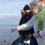 Navy veteran’s family scatters his ashes near Naval Station