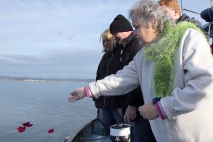 Navy veteran’s family scatters his ashes near Naval Station
