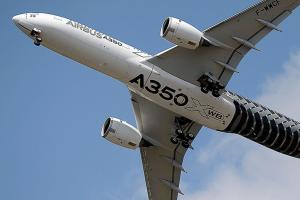 Late sales surge gives Airbus lead over Boeing in 2016