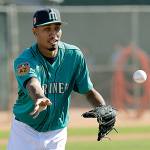 Seattle Mariners pitcher Edwin Diaz participates in a drill Wednesday at the team&rsquo;s spring-training complex in Peoria, Arizona. (Charlie Riedel/Associated Press)