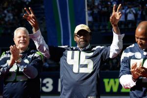 Easley becomes 4th career Seahawk to be elected to Hall of Fame