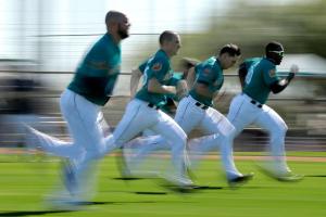 Seven questions awaiting answers as M’s open full-squad drills