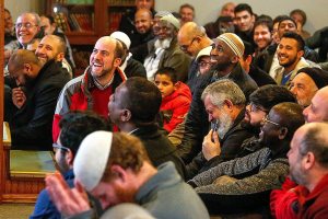 A packed crowd at DarAlarquam Mosque appeared to receive Lynnwood Police Chief Tom Davis warmly Friday as he spoke about immigration poilicy and how the police department and Muslim community can work together. (Dan Bates / The Herald)