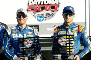 Elliott nips Earnhardt to win 2nd straight Daytona 500 pole
