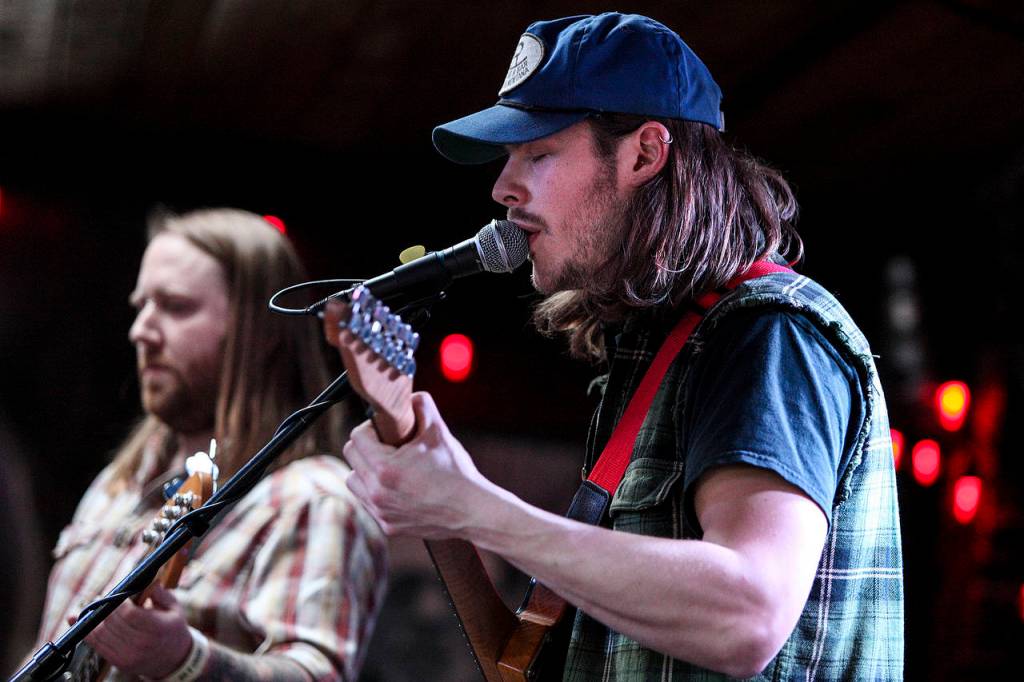 Chris Rovik (right) and Jonny Cole, of Clone Wolf, play at The Anchor. (Ian Terry / The Herald)