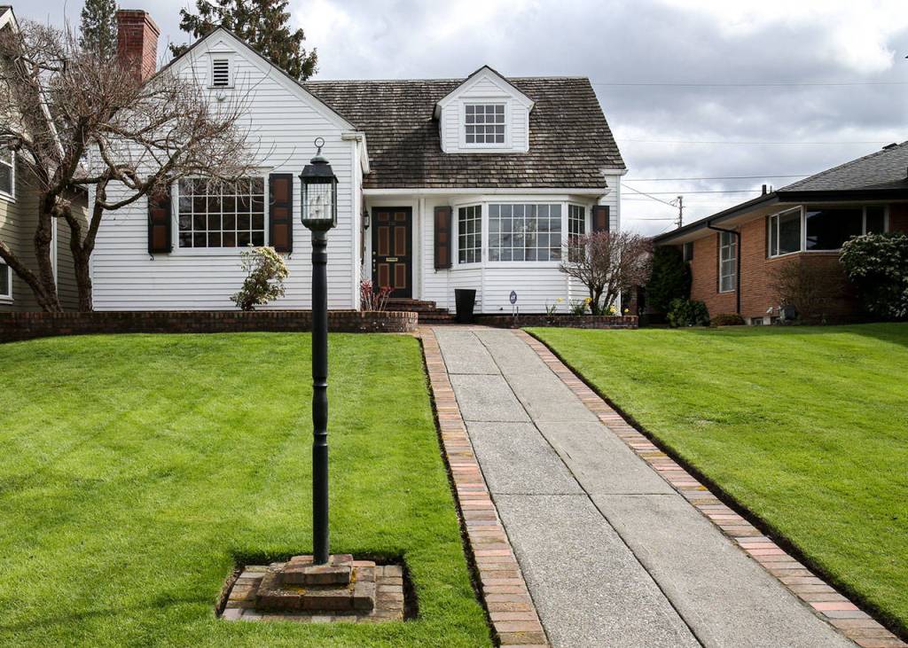 Kippi and Greg Leonard&rsquo;s 1940s home stands on Everett&rsquo;s Grand Avenue. (Kevin Clark / The Herald)