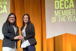 Everett School District teens head to DECA nationals