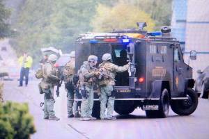 Standoff between woman, Everett police ends peacefully