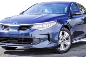 2017 Kia Optima Hybrid EX: aerodynamic form is not lacking for power