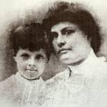 Annette Fitch-Brewer with her son, Isaac Curtis Brewer Jr., in the early 1900s. From 1906 to 1910, the woman from Ohio hid out in Lake Stevens after taking her little boy from a Cleveland hotel on Christmas Day 1905 against her wealthy ex-husband&rsquo;s wishes. (Everett Public Library photo)