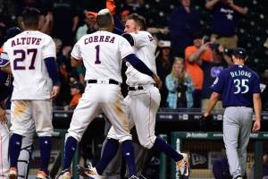 Mariners lose to Astros on walk-off HR in 13th, fall to 0-3